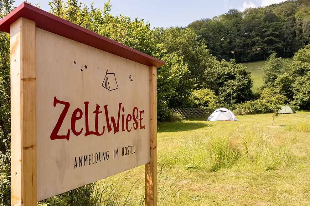Hinterland Hostel Urlaub in der Sächsischen Schweiz Elbtal Elbradweg Kurort Rathen Elbsandsteingebirge Zeltwiese Nachhaltig Camping Zelten